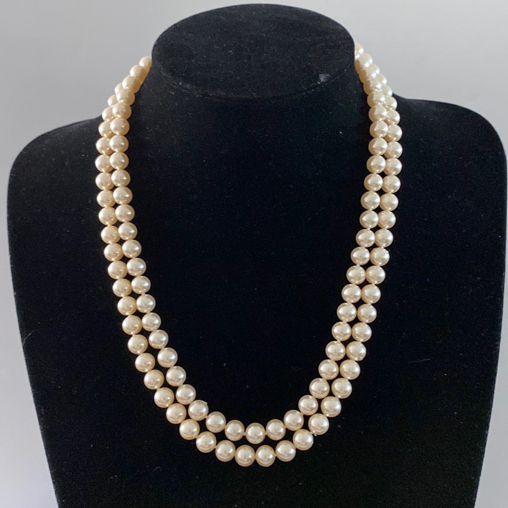 Vintage faux pearls no clasp necklace. N16